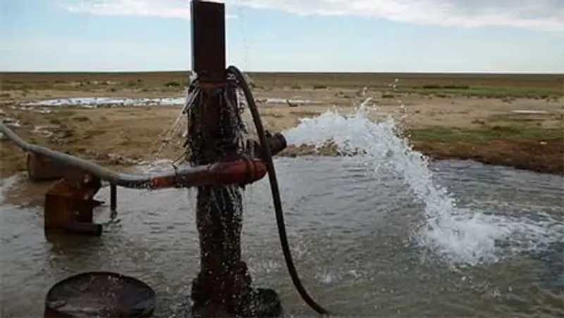 Приостановлены проекты прокладки водопроводных труб между городами Кульсары и Атырау, фото - Новости Zakon.kz от 31.10.2013 18:18