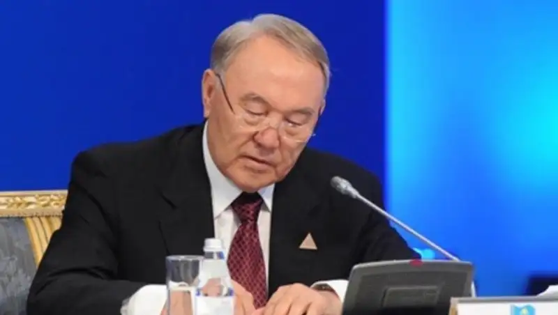 Указами главы государства Е. Досаев и А. Мамытбеков освобождены от должностей