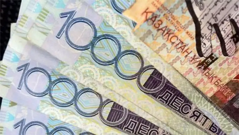 В Алматы уже 2 недели наблюдается дефицит купюр достоинством 5 и 10 тыс тенге