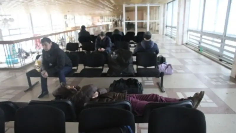 Аэропорт Уральска не сможет принимать самолеты до середины декабря 2015 года