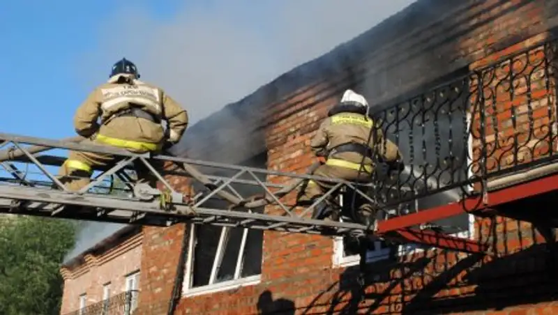 В Петропавловске сгорел мебельный цех