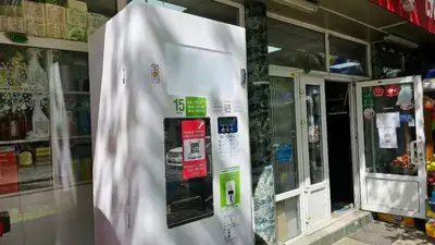 водомат, аппарат по продажи воды, контроль за продажей воды, фото - Новости Zakon.kz от 16.05.2023 17:42