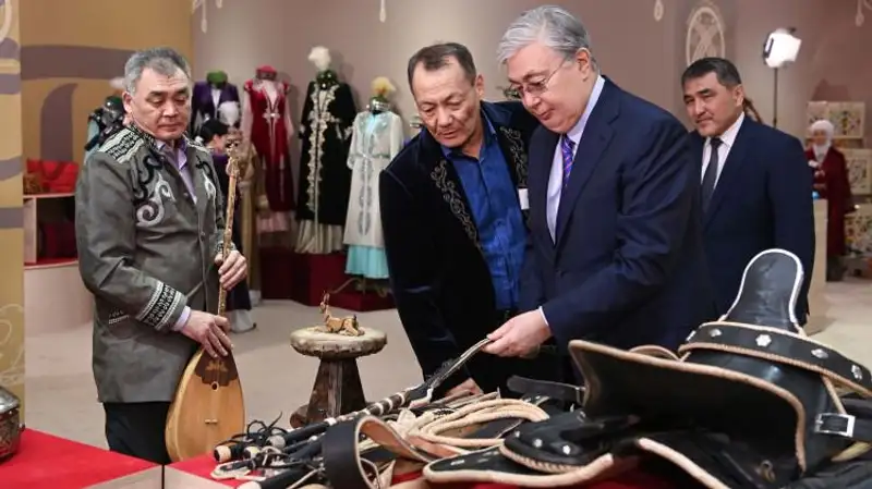 Президент посетил выставку ремесленников