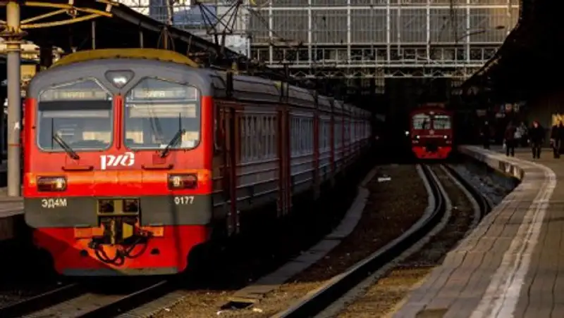 В Подмосковье младенец чуть не попал под поезд из-за матери в наушниках