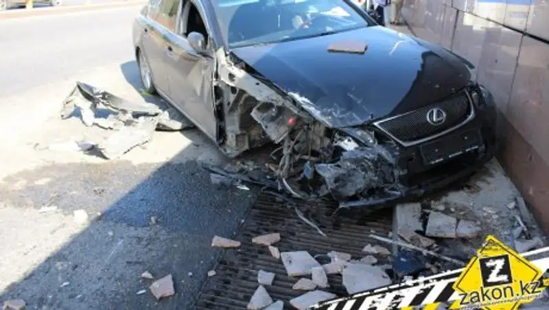 "Проиграл в шашки": водитель Lexus GS устроил в Алматы массовое ДТП