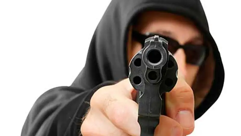 В Усть-Каменогорске вооруженные преступники пытались ограбить ломбард, фото - Новости Zakon.kz от 21.11.2013 18:05