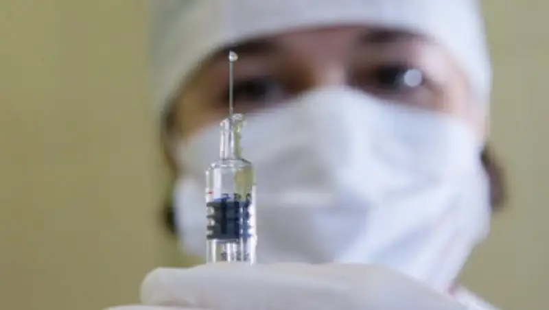 Страх перед инъекцией вызвал ухудшение самочувствия у привитых от кори подростков