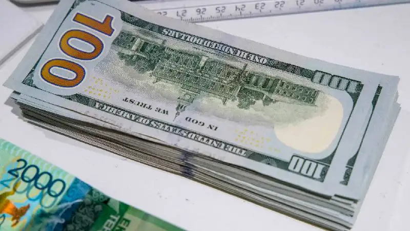 Курс доллара существенно подрос на торгах 10 ноября
