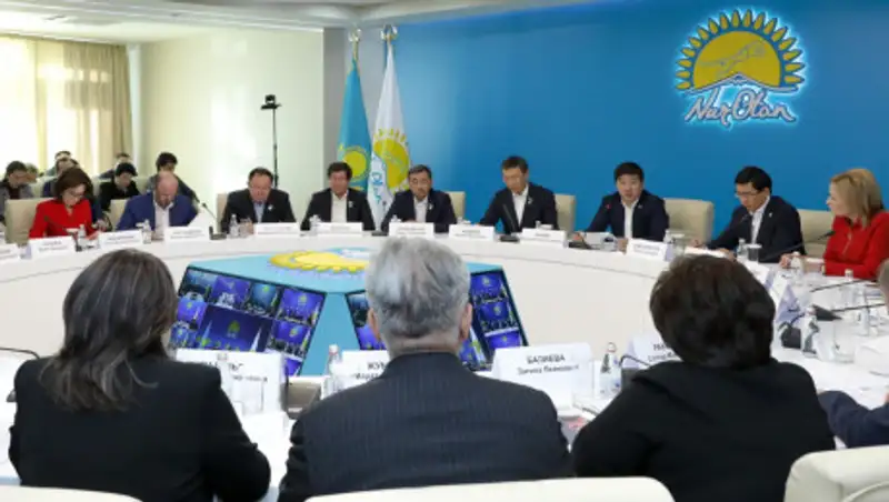 Более 5 триллионов тенге выделят на поддержку учителей