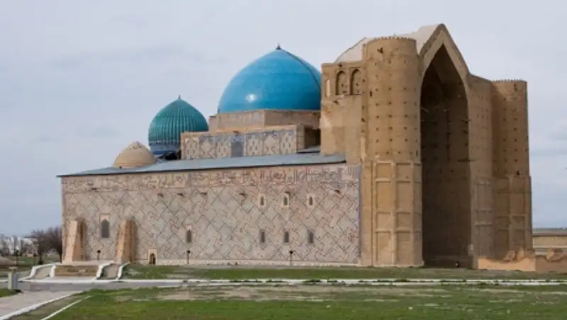 Президенты Казахстана и Турции осмотрели Мавзолей Ходжи Ахмета Яссауи