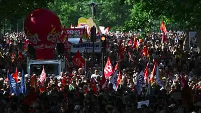 300 тысяч демонстрантов вышли на очередной протест во Франции , фото - Новости Zakon.kz от 06.06.2023 23:12