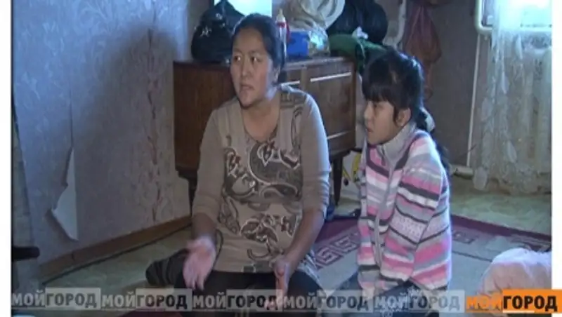 В Актобе совершенно безграмотная мать-одиночка воспитывает троих детей