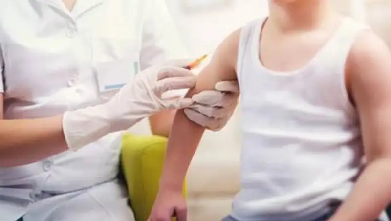 Детей старше 12 лет вакцинируют от COVID-19 в Казахстане - фейк