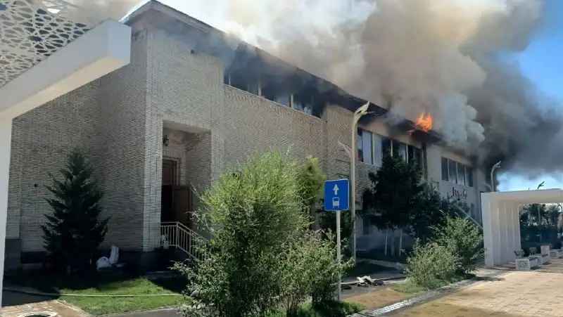 В Туркестане горело кафе «Жети Тандыр»