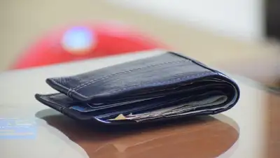 казахстанцы, кошелек, фото - Новости Zakon.kz от 27.07.2022 09:37