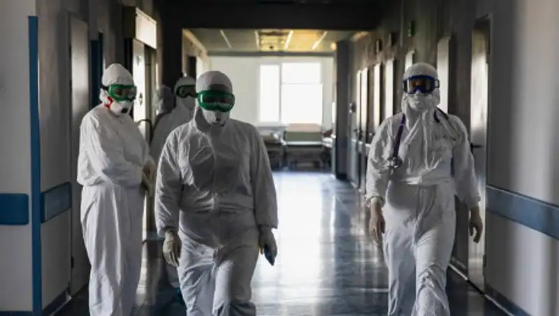 Число случаев заражения коронавирусом в России превысило 520 тыс.