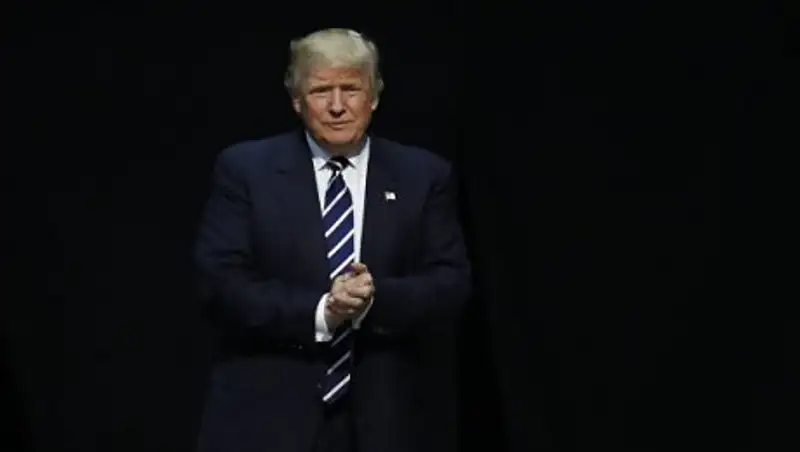 Трамп во время церемонии инаугурации принесет присягу на двух Библиях