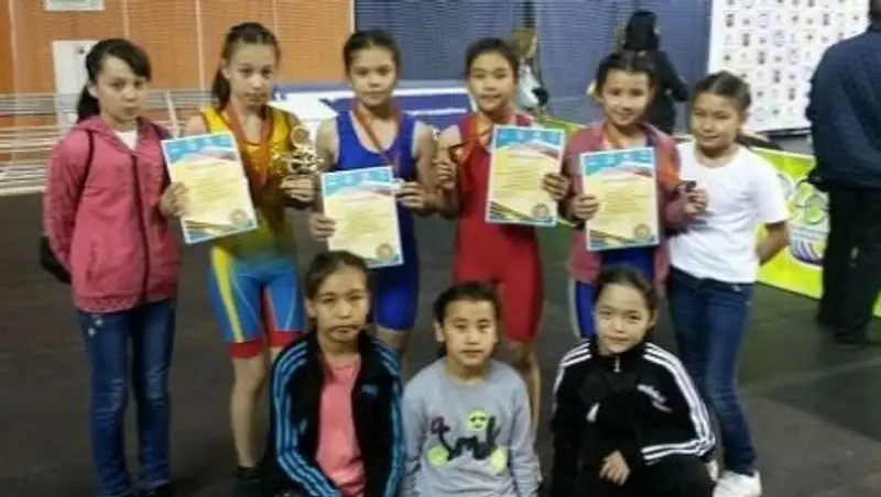 Спортсменки из Актау завоевали четыре медали на международном турнире по борьбе в России