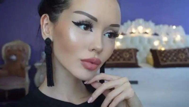 "Казахстанскую Барби" обвинили в плагиате