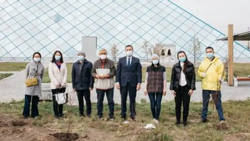 На территории АОО "Назарбаев Университет" появится миндальная аллея БРК