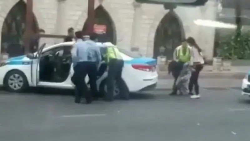 Видео избиения девушки полицейским изучают в МПС Шымкента