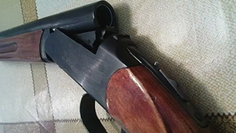 В Алматинской области участковый задержал мужчину с обрезом за пазухой