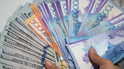 тенге, доллары, обменники, фото - Новости Zakon.kz от 20.04.2023 11:24