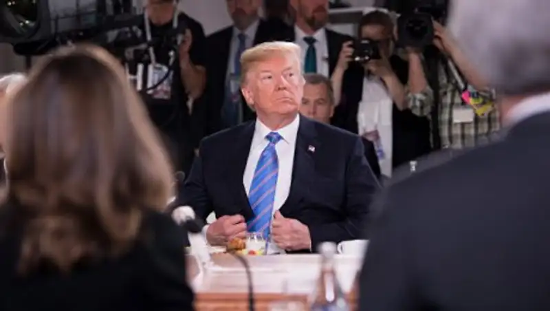 Макрон обвинил Трампа в "непоследовательности" после саммита G7