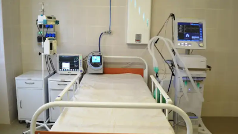 Еще 4 казахстанцев с КВИ перевели из реанимации