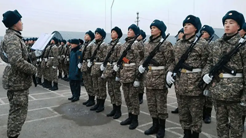 Около 100 тысяч казахстанцев 1999 года рождения приняли на воинский учет