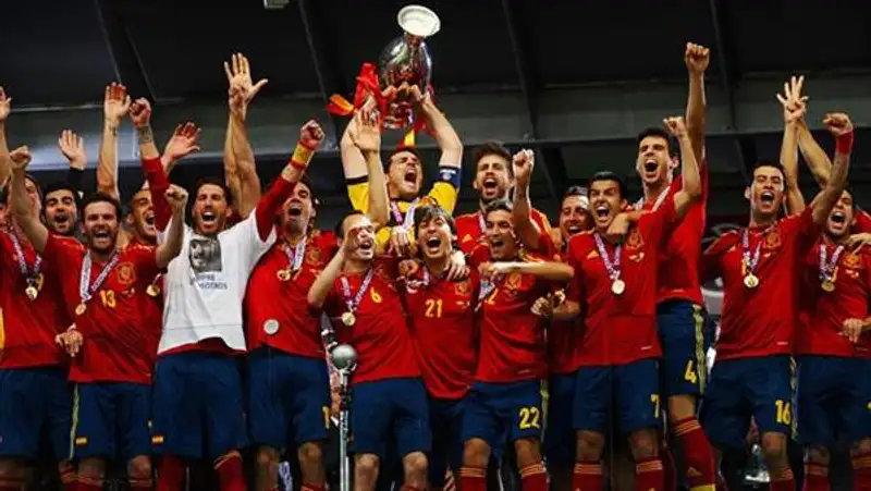 Сборная Испании выиграла Евро-2012, переписав историю (фото), фото - Новости Zakon.kz от 02.07.2012 08:46