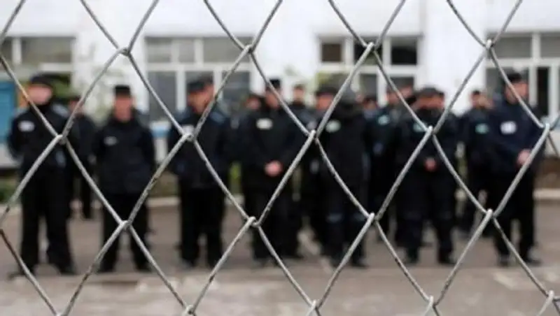 В Таразе замначальник исправительного учреждения поставлял наркотики заключенным