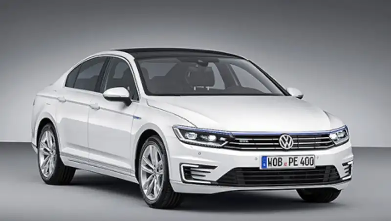 Volkswagen назвал цены гибрида Passat GTE