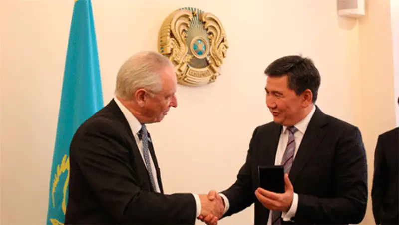 Глава МОН РК встретился с министром по торговле и инвестициям Великобритании