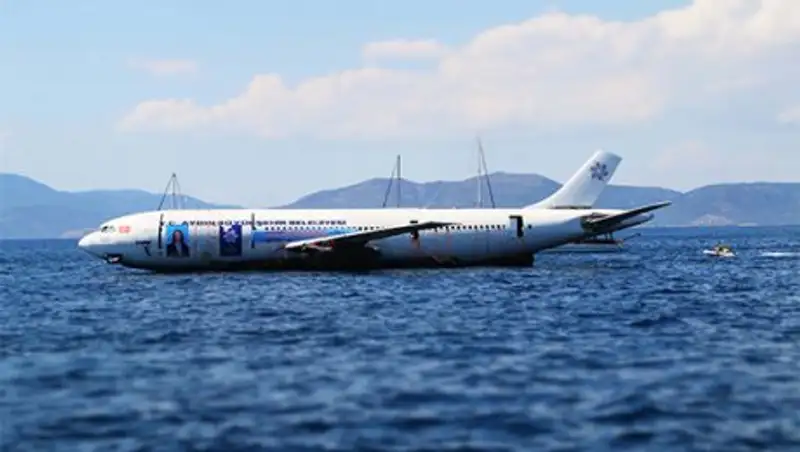 На курорте в Турции затопили Airbus A300 для привлечения туристов