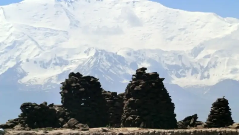 На юге Киргизии при покорении пика Ленина погибли трое российских альпинистов