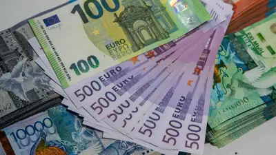 курсы валют, фото - Новости Zakon.kz от 01.02.2023 11:13