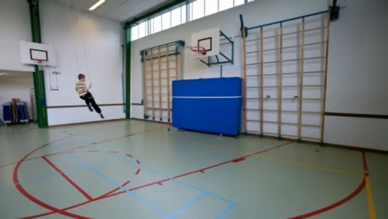 В Алматы наказали физрука, использовавшего колени ученика в качестве "подушки"