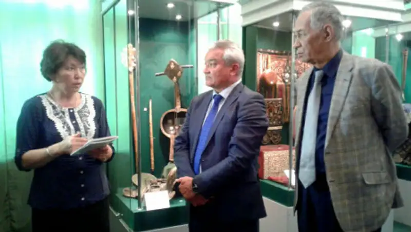 Сенсационную находку показали акиму Семея