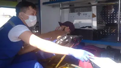 Сотрудник ДЧС ВКО спас человека во внеслужебное время, фото - Новости Zakon.kz от 22.04.2023 18:16