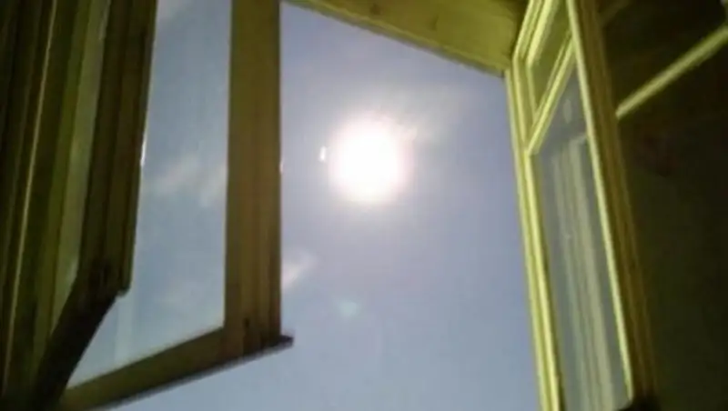 Жительница Актау получила множественные травмы после падения с четвертого этажа