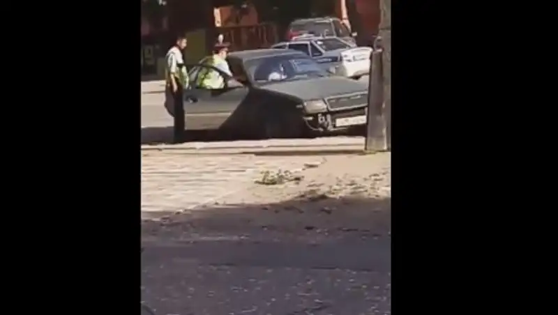 В Павлодаре водитель, чтобы уйти от ответственности, прятал от полицейского ключи