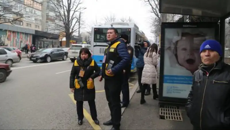 В Алматы пассажир автобуса избил контролера 