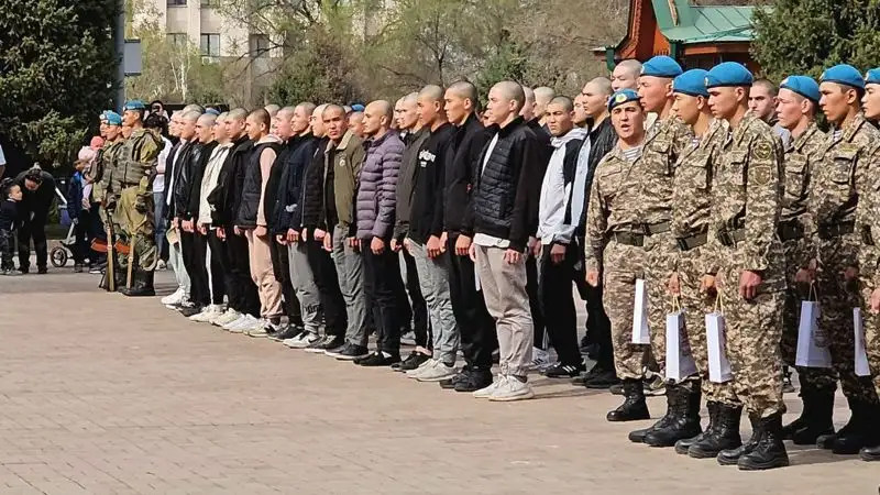 призывники, Алматы, церемония провожания новобранцев, фото - Новости Zakon.kz от 05.04.2023 20:57