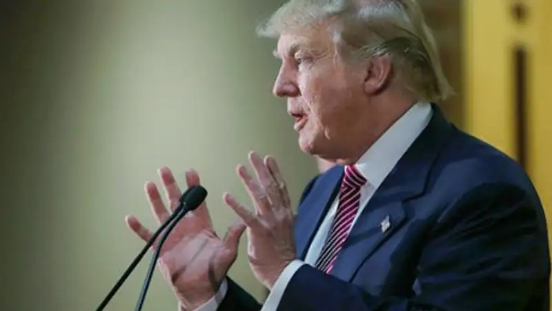 Трамп временно приостановил прием беженцев в США 