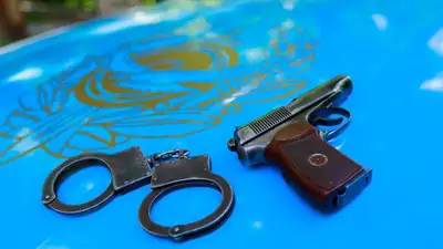 полицейская машина, пистолет, наручники, фото - Новости Zakon.kz от 03.06.2023 14:00