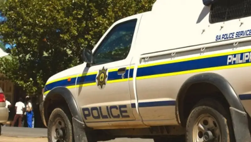 В ЮАР полиция сдерживает многотысячную толпу протестующих у парламента