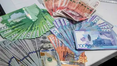 торги на бирже, фото - Новости Zakon.kz от 06.01.2023 17:07