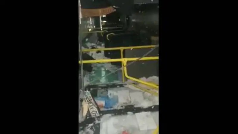 Автобус с 40 пассажирами перевернулся на трассе близ Караганды