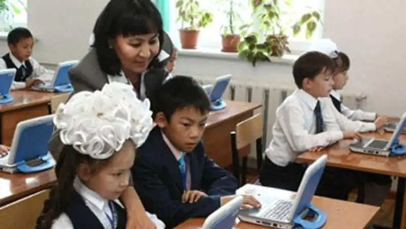 В Астане - острый дефицит учителей начальных классов и воспитателей детсадов